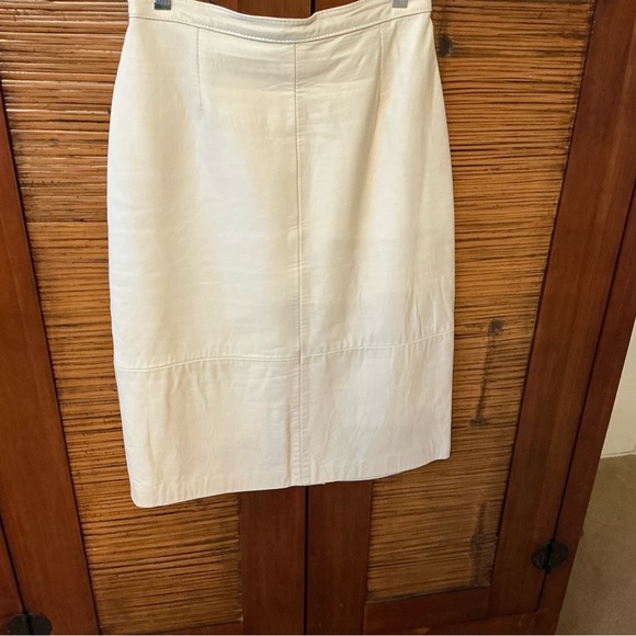 Elegant Cream Pencil Skirt - Picture 3 of 3